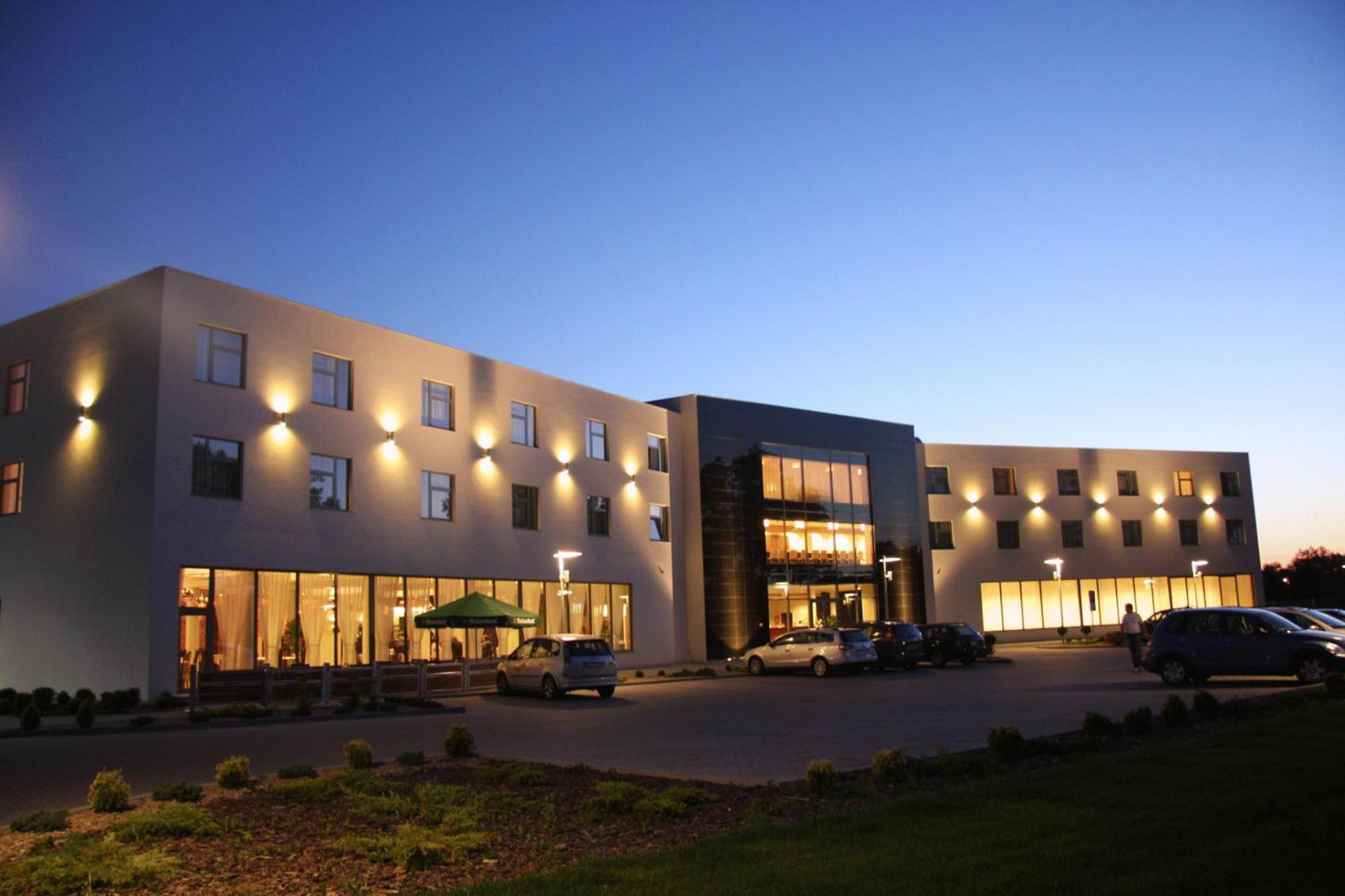 Hotel Hi-Fi Spa Nowy Tomyśl Екстериор снимка