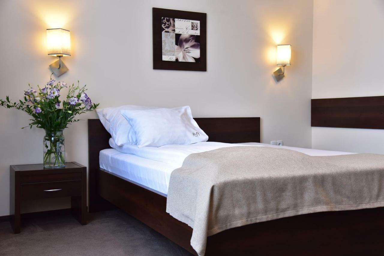 Hotel Hi-Fi Spa Nowy Tomyśl Екстериор снимка